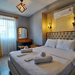 La Mira Alacati Hotel 2*