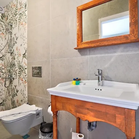 La Mira Alacati Hotel 2*