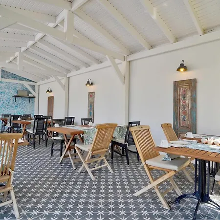 La Mira Alacati Hotel 2*